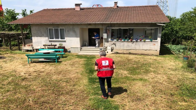 Kızılay ihtiyaç sahiplerine 5 bin koli dağıtacak