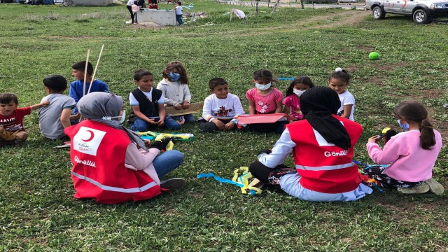 Kızılay uçurtma şenliğiyle çocukların yüzünü güldürdü