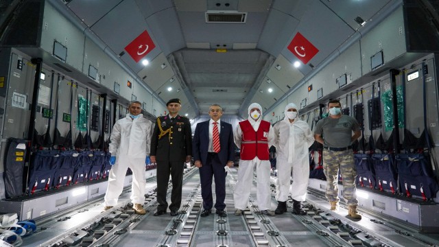 Kızılayın gönderdiği tıbbi malzemeler Hindistan Kızılhaçına teslim edildi