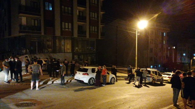 Kocaelide altı katlı binada çökme tehlikesi...Bina tedbir amaçlı boşaltıldı