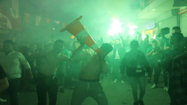 Kocaelispor taraftarları sokaklara döküldü!