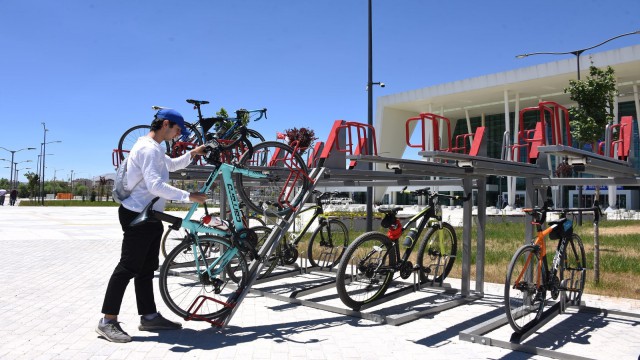 Konya Büyükşehirden iki katlı yeni nesil bisiklet parkı
