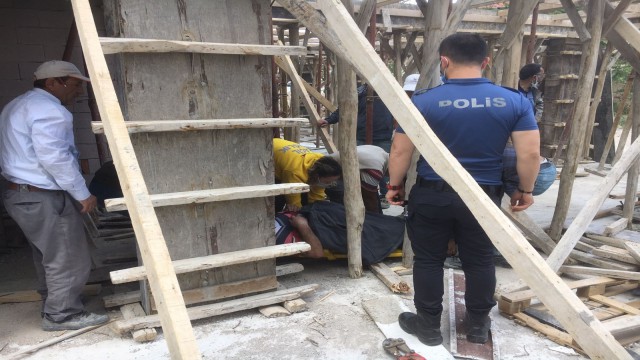 Konyada inşaattan düşen işçi yaralandı