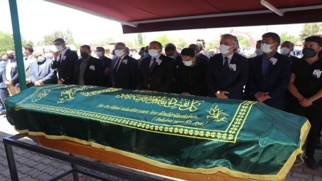 Korona virüse yenik düşen Başkan Şengül son yolculuğuna uğurlandı