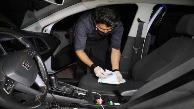Kovalamaca sonucu yakalanan otomobildeki maske kutusundan uyuşturucu çıktı