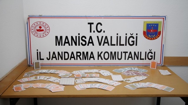 Kula İlçe Jandarmadan kumar baskını: 15 kişi kumar oynarken yakalandı