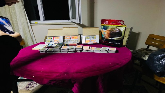 Kumar oynarken jandarmaya yakalandılar