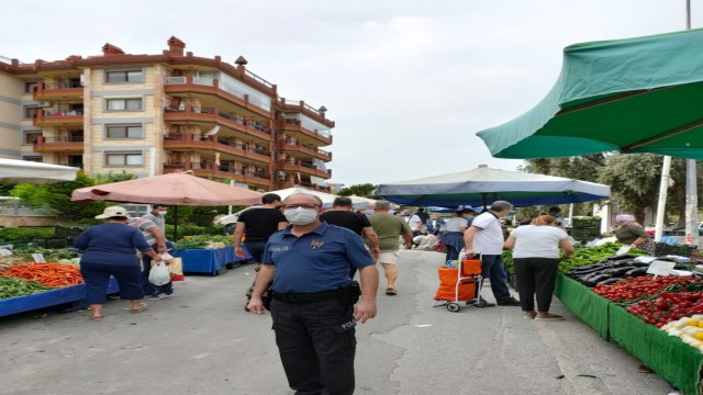 Kuşadası pazar yerlerinde sıkı denetim yapıldı