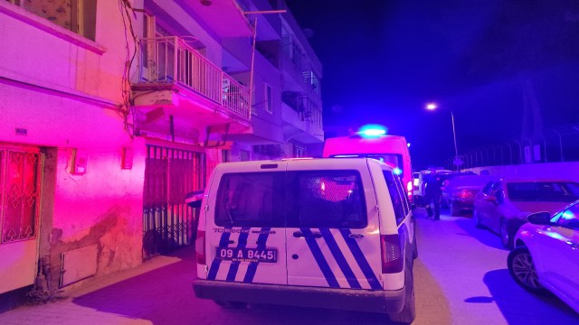 Kuşadasında bir kişi asılmış halde bulundu