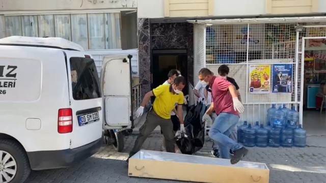 Kuşadasında bir kişi evinde ölü bulundu