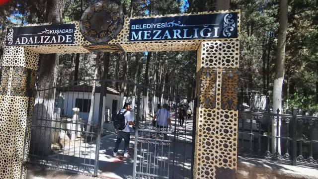 Kuşadasında şehitlikler boş kalmadı