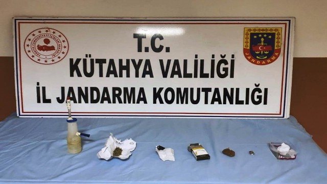 Kütahyada bir şüphelinin üzerinde uyuşturucu ele geçirildi