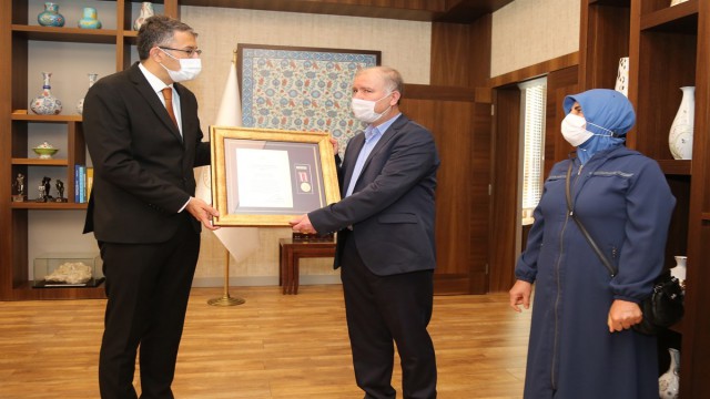 Kütahyada şehit ailesine Devlet Övünç Madalyası ve Beratı