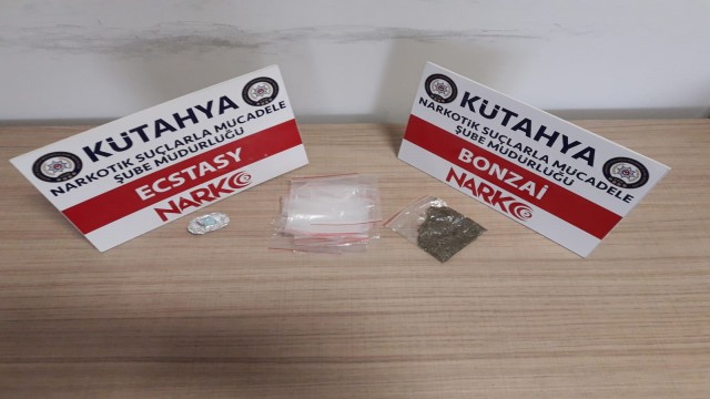 Kütahyada uyuşturucu şüphelisi 2 kişi yakalandı