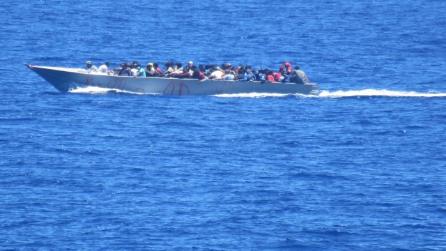 Libya açıklarında 4ü çocuk 54 düzensiz göçmen kurtarıldı