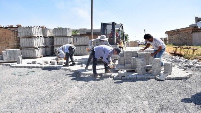 Mahallenin parke taşı ile döşenmesi vatandaşı memnun etti