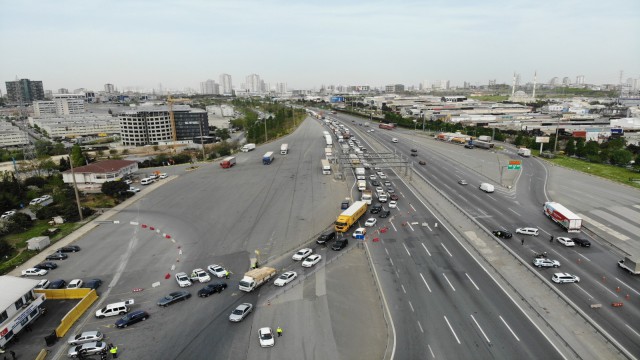 Mahmutbey gişelerinde denetim kuyruğu