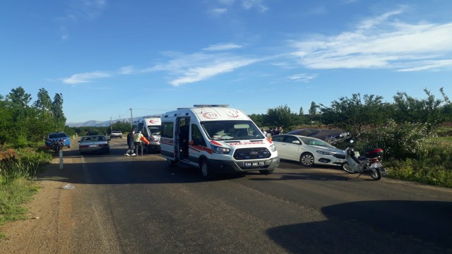 Malatyada iki otomobil çarpıştı: 4 yaralı