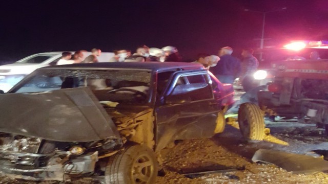 Malatyada otomobil ile traktör çarpıştı: 5 yaralı