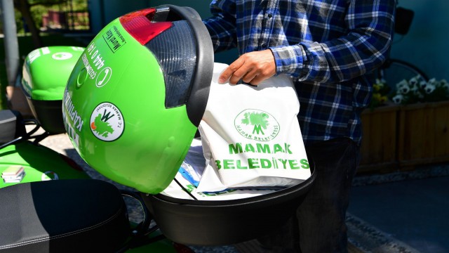 Mamak Belediyesinin ‘Kitap Kapınızda projesine ilgi büyük