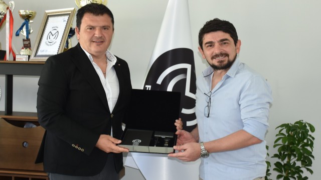 Manisa FK, Taner Savutla yollarını ayırdı