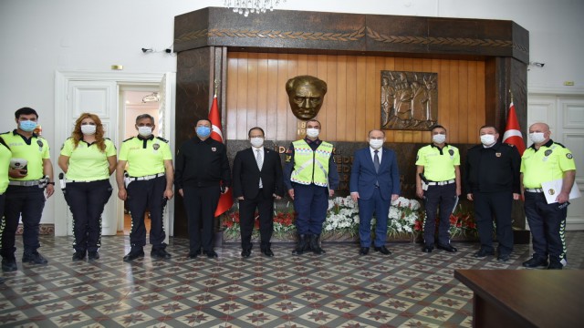 Manisada başarılı trafik polisleri ödüllendirildi