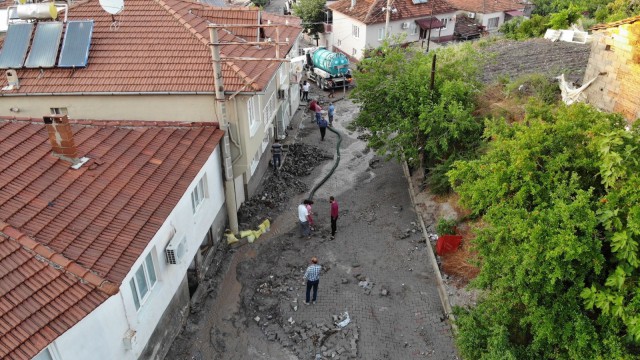 Manisada bir mahalle sel felaketi yaşadı