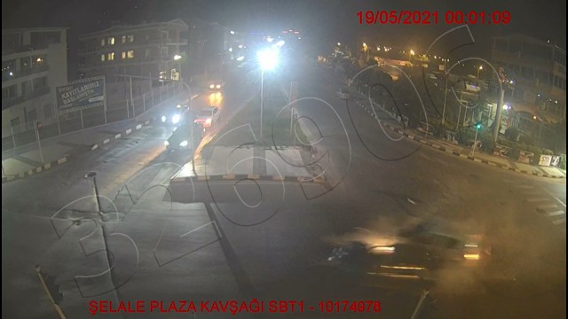 Manisada iki otomobil çarpıştı: 1 ölü