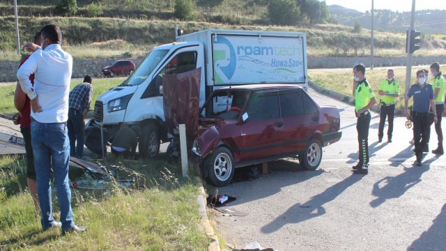 Manisada trafik kazası: 3 yaralı