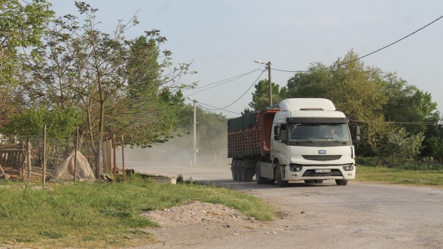 Manyas sakinleri tozdan şikayetçi