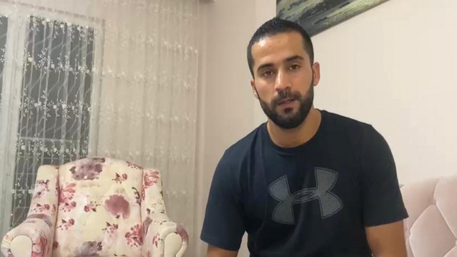 Mardinde okul müdürü, başı bidona sıkışan köpeği kurtardı