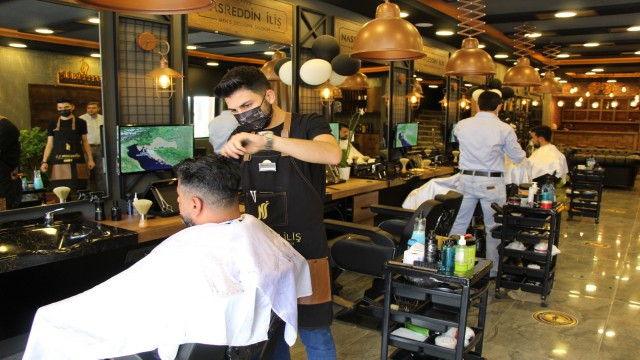 Mardinin tek erkek güzellik merkezi taleplere yetişmeye çalışıyor