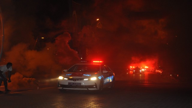 Marmaris polisi 19 Mayısı kortej yaparak kutladı
