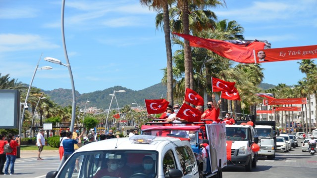 Marmariste bayram coşkusu sokağa taştı