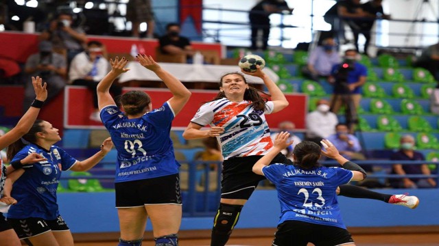 Mavi Kelebeklerden lidere çelme