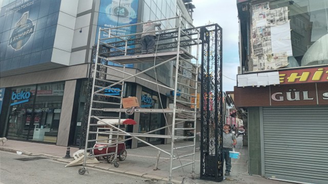 Mecidiye ve Fatih Sultan Mehmet caddelerine estetik rötuş