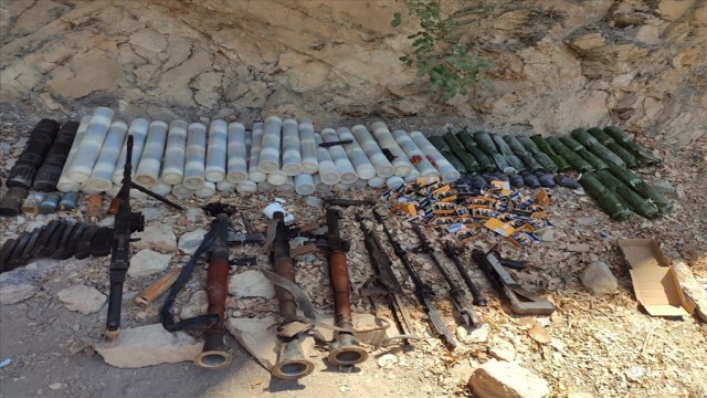 Mehmetçik, Pençe operasyonları ile terör örgütü PKKya nefes aldırmıyor