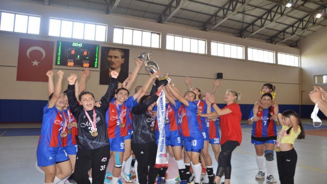 Mersin Büyükşehir Belediyesi Kadın Hentbol Takımı 1. Lige yükseldi