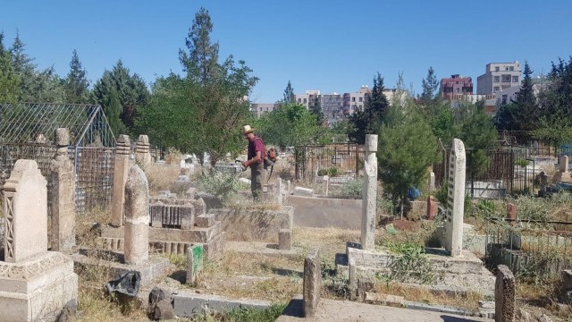 Mezarlıklarda çevre temizliği