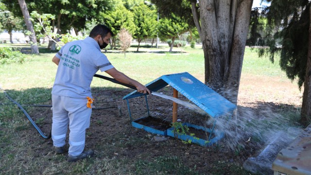 Mezitlide hayvanların beslenme üniteleri temizlendi