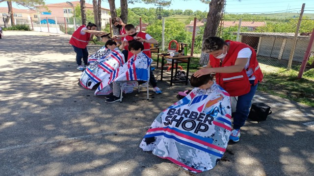 Minikler hediyelerle güldüler