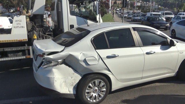 Motosiklet ile otomobil çarpıştı: 1 yaralı