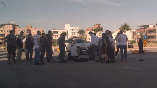 Motosiklet ile otomobil çarpıştı: 3 Yaralı