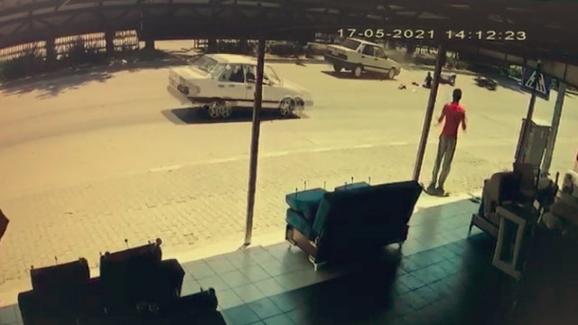 Motosiklet sürücüsü yaya geçidinde ölümden döndü