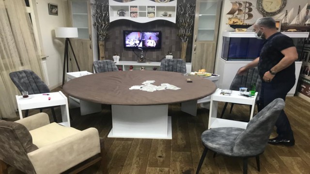 Mühürlenen iş yerinde kumar oynayan 10 kişiye ceza kesildi