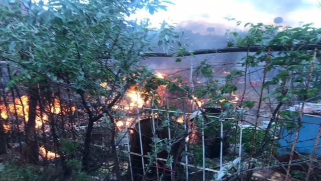 Müstakil evin bahçesinde çıkan yangın söndürüldü