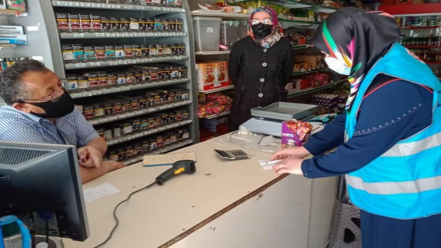 Nevşehirde Kuran kursu öğreticileri bakkal bakkal gezerek veresiye borçlarını ödedi