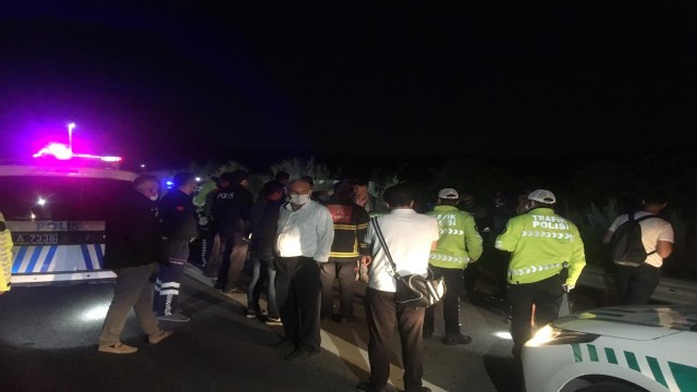 Niğdede yolcu otobüsü devrildi: 1 ölü 10 yaralı