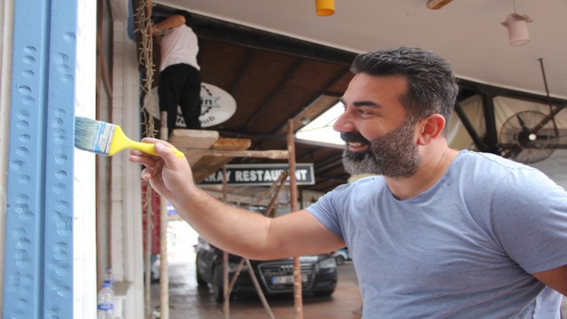 Normalleşme bekleyen esnaf hazırlıklara başladı