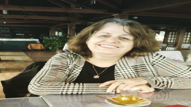 Önce kayınvalidesini sonra kayınpederini, şimdi de eşini korona virüsten kaybetti